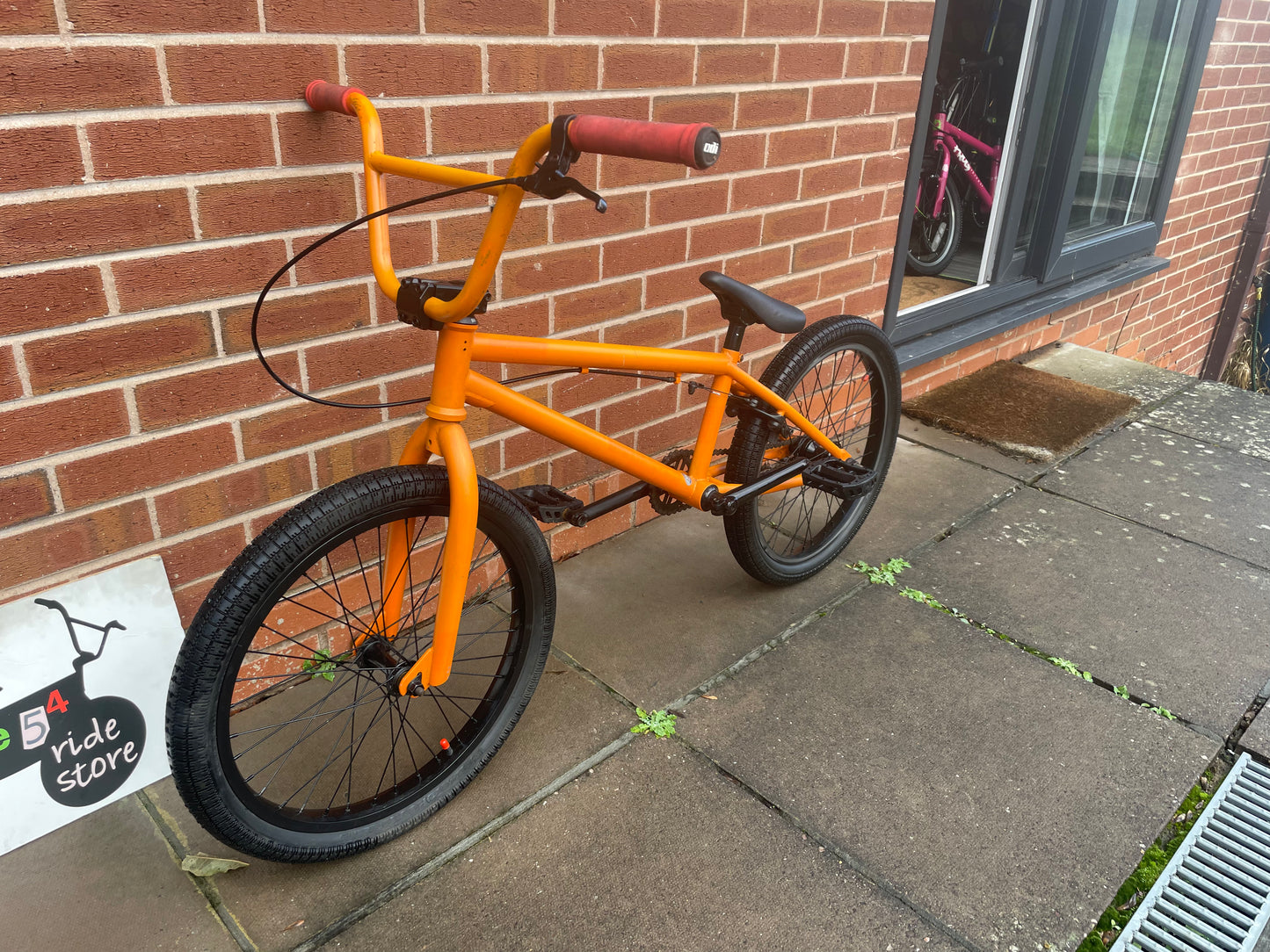 United Recruit BMX For Sale, Orange United BMX, 20” wheels, rear U brake, 3 piece crank, 14mm rear axle 10mm front axle, ODI grips, nationwide delivery is available.