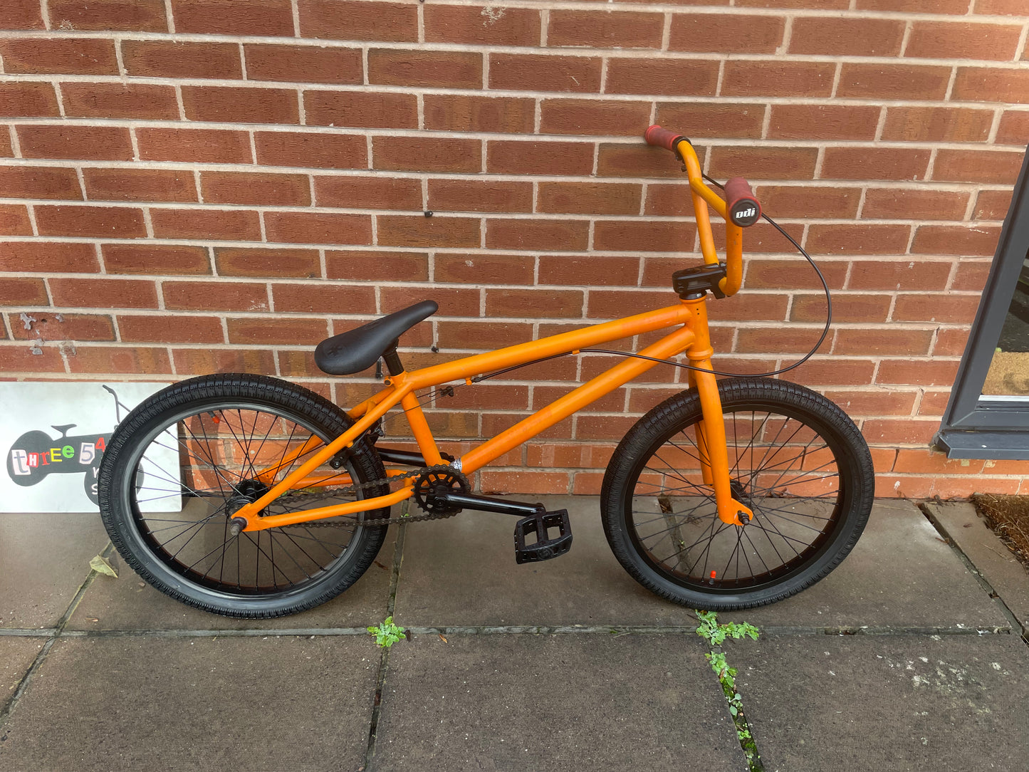 United Recruit BMX For Sale, Orange United BMX, 20” wheels, rear U brake, 3 piece crank, 14mm rear axle 10mm front axle, ODI grips, nationwide delivery is available.
