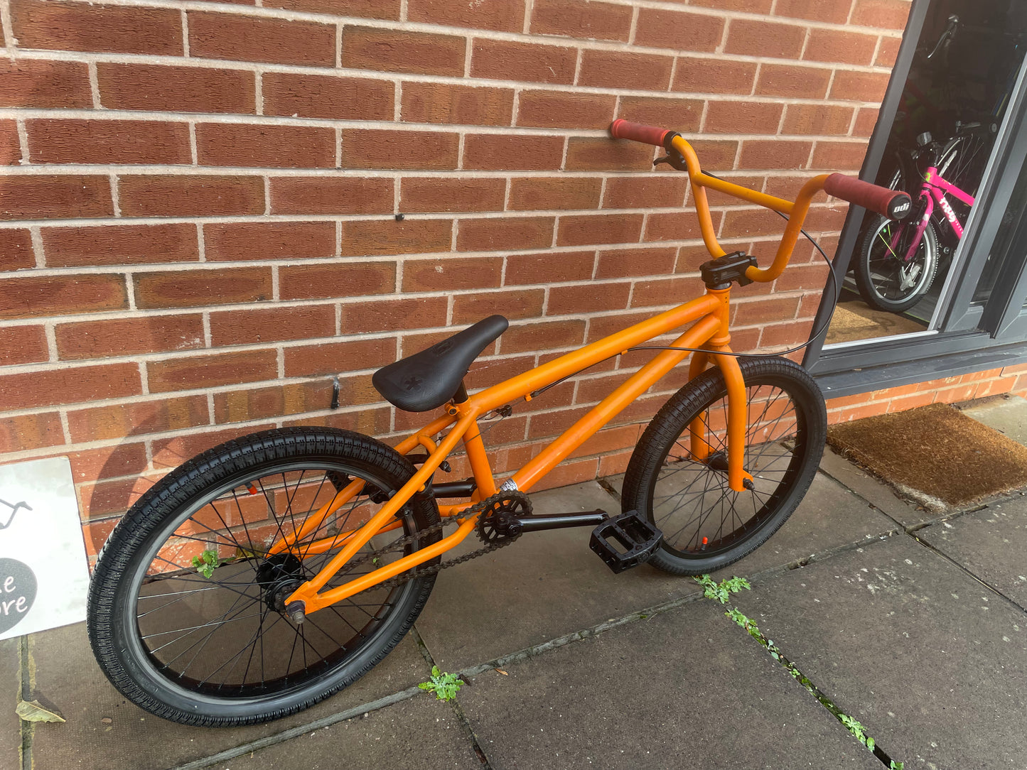 United Recruit BMX For Sale, Orange United BMX, 20” wheels, rear U brake, 3 piece crank, 14mm rear axle 10mm front axle, ODI grips, nationwide delivery is available.