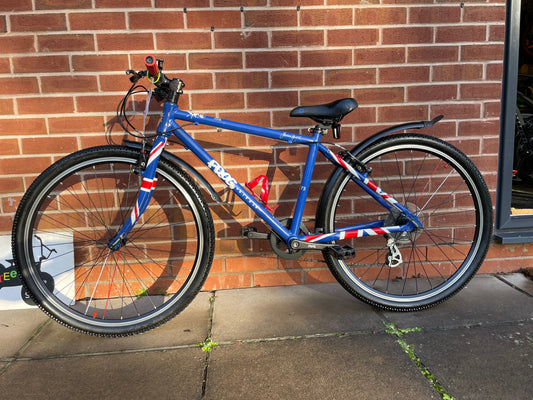 A Pre Loved Frog Bike For Sale, Frog 73 hybrid bicycle, 26” wheels, 8 speed, V brakes, mudguards, bottle cage, new grips, very lightweight, nationwide delivery is available.