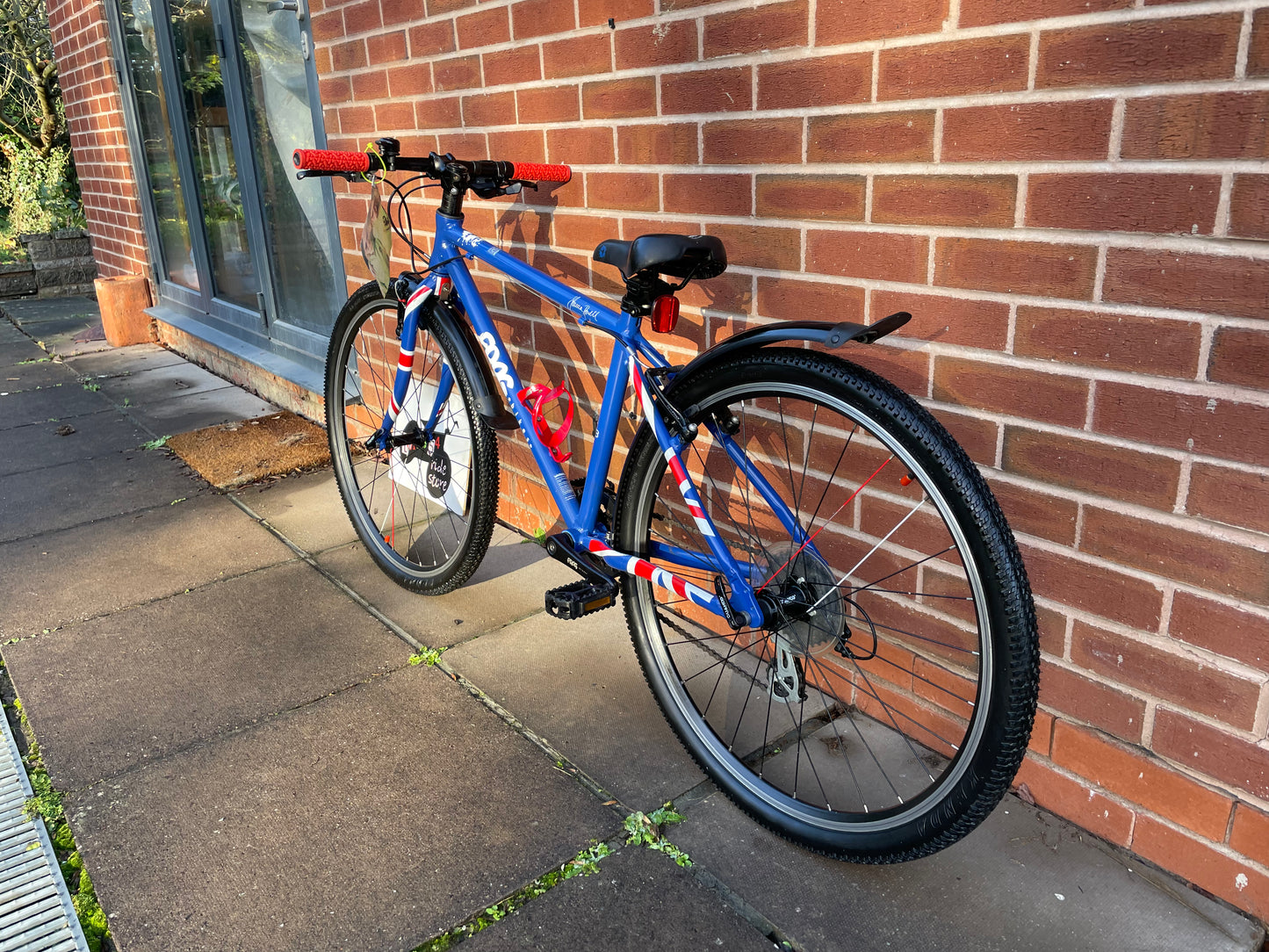 A Pre Loved Frog Bike For Sale, Frog 73 hybrid bicycle, 26” wheels, 8 speed, V brakes, mudguards, bottle cage, new grips, very lightweight, nationwide delivery is available.