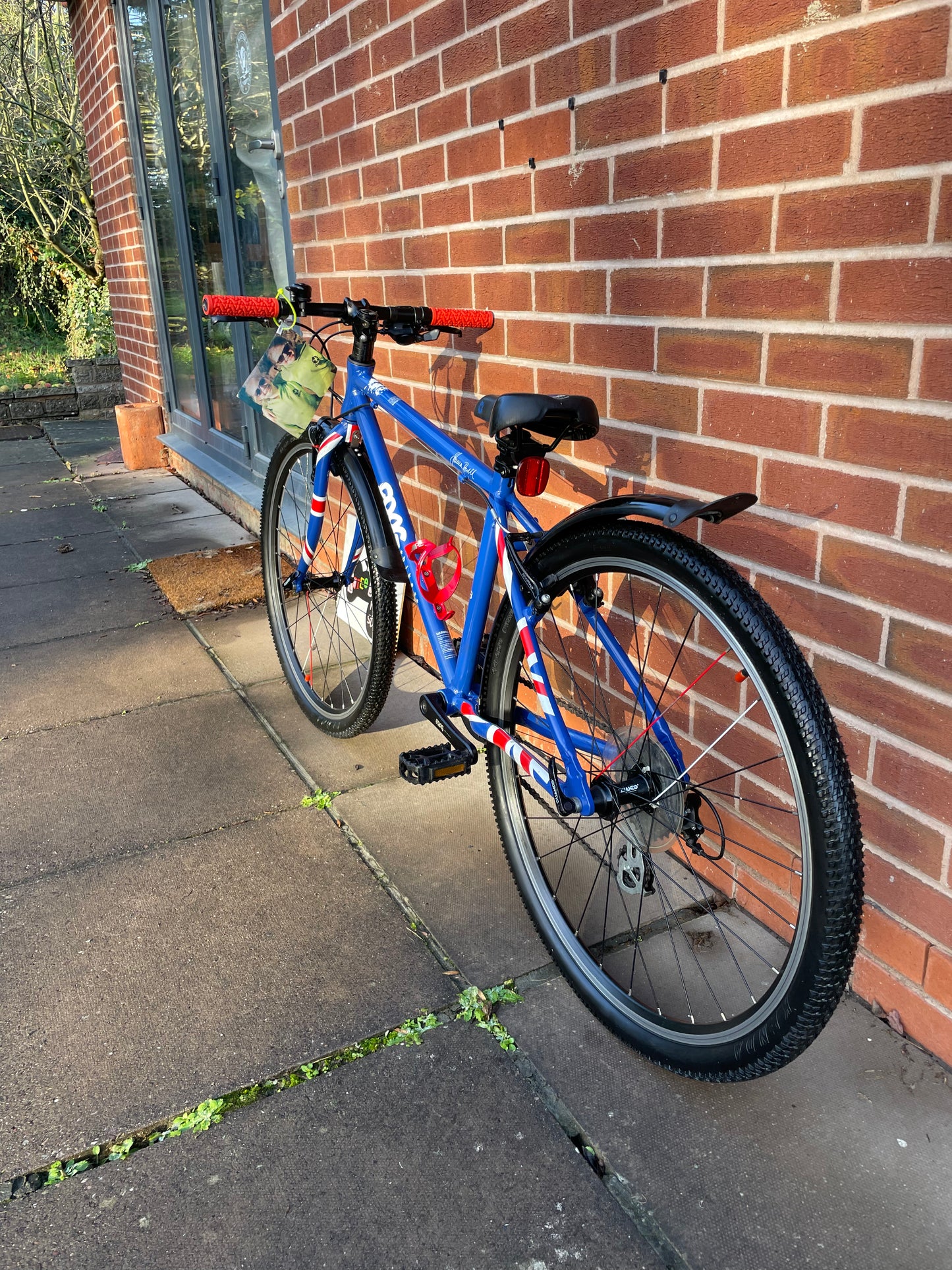 A Pre Loved Frog Bike For Sale, Frog 73 hybrid bicycle, 26” wheels, 8 speed, V brakes, mudguards, bottle cage, new grips, very lightweight, nationwide delivery is available.