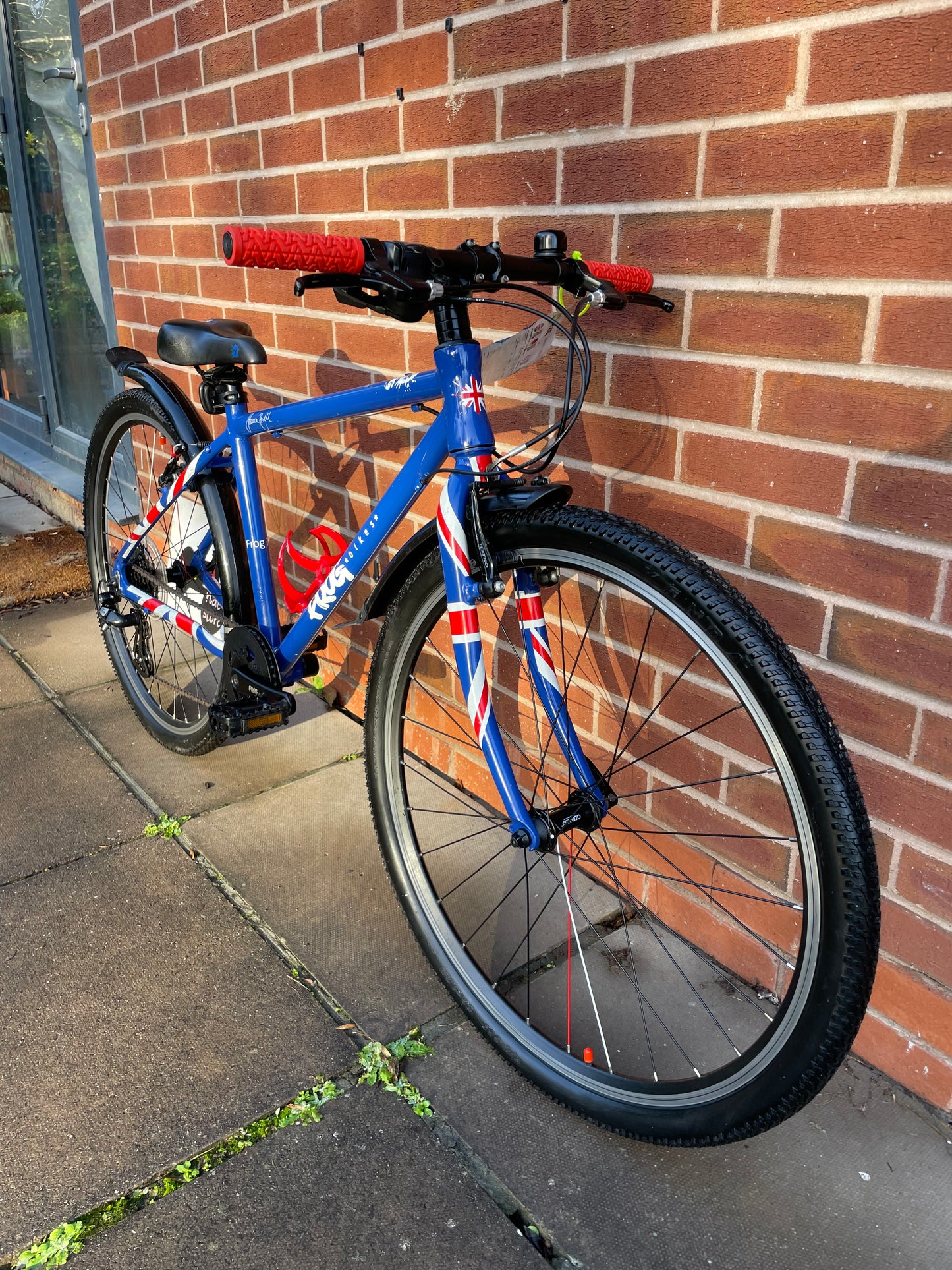 A Pre Loved Frog Bike For Sale, Frog 73 hybrid bicycle, 26” wheels, 8 speed, V brakes, mudguards, bottle cage, new grips, very lightweight, nationwide delivery is available.