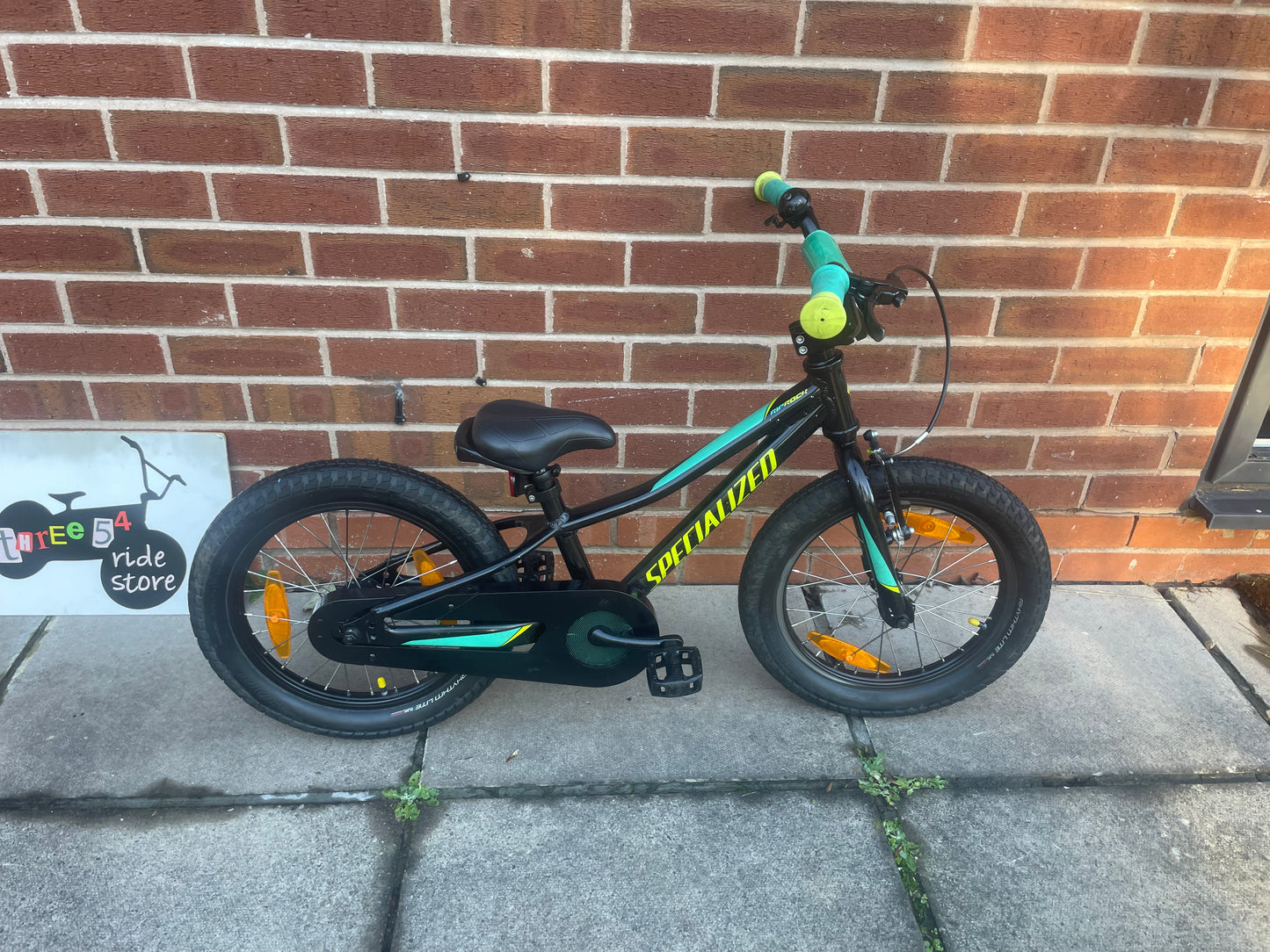 A Pre Loved Specialized RipRock 16” youth mountain bike / BMX For Sale, 16” wheels, front V brake rear coaster brake, BMX handlebars with pad, fully enclosed chain, excellent condition, nationwide delivery is available.