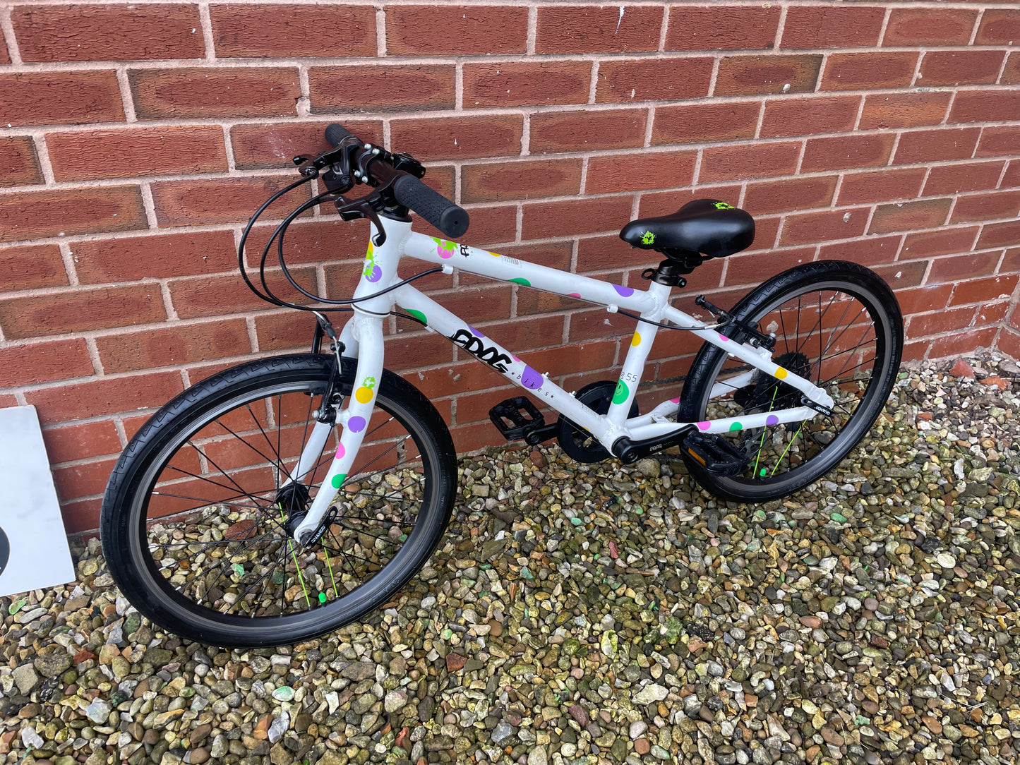 A Pre Loved Frog Bike For Sale, White/Spotty Frog 55, 20” wheels, 8 Speed, V brakes, very lightweight, fully serviced, nationwide delivery is available.