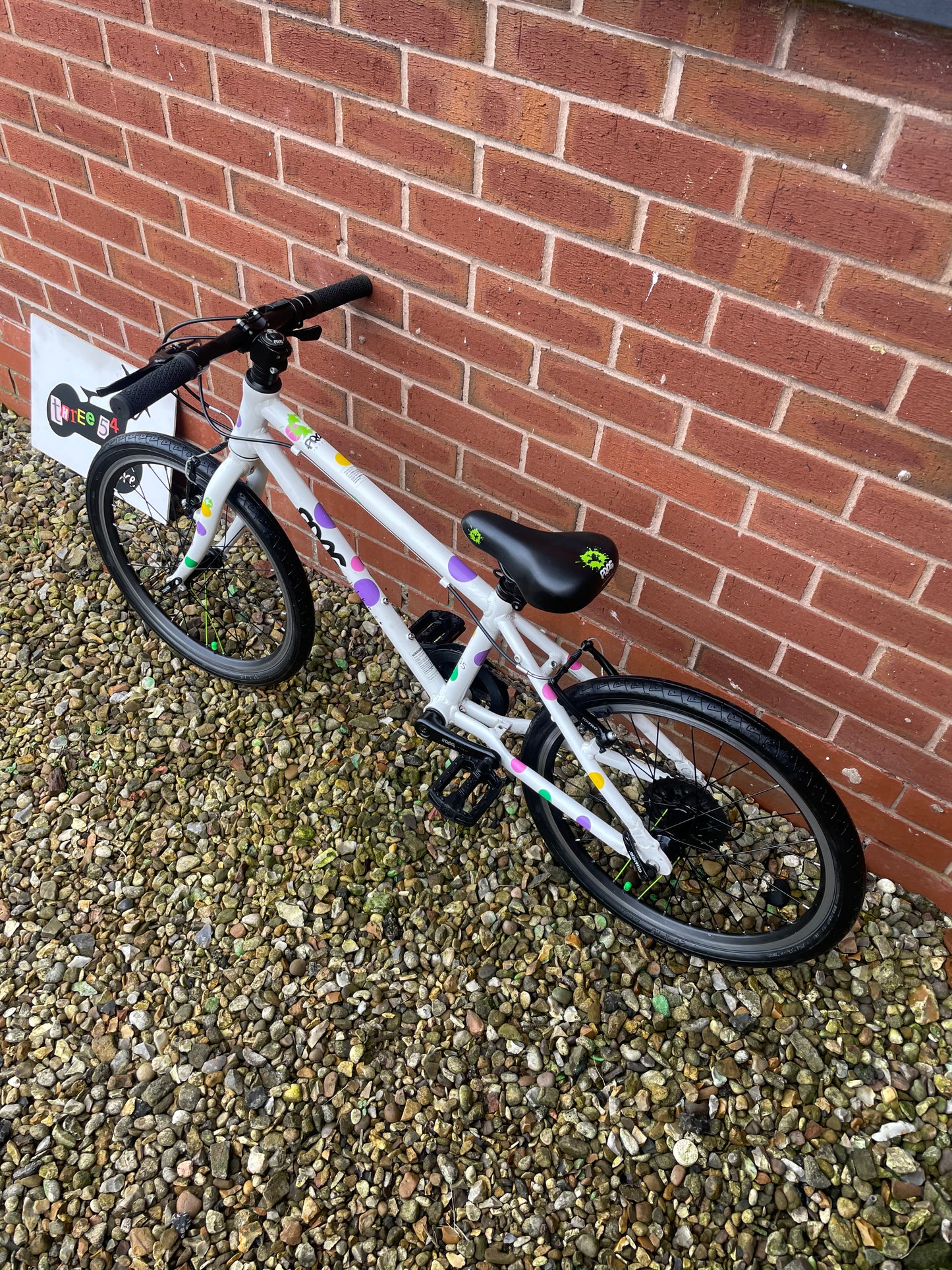 A Pre Loved Frog Bike For Sale, White/Spotty Frog 55, 20” wheels, 8 Speed, V brakes, very lightweight, fully serviced, nationwide delivery is available.