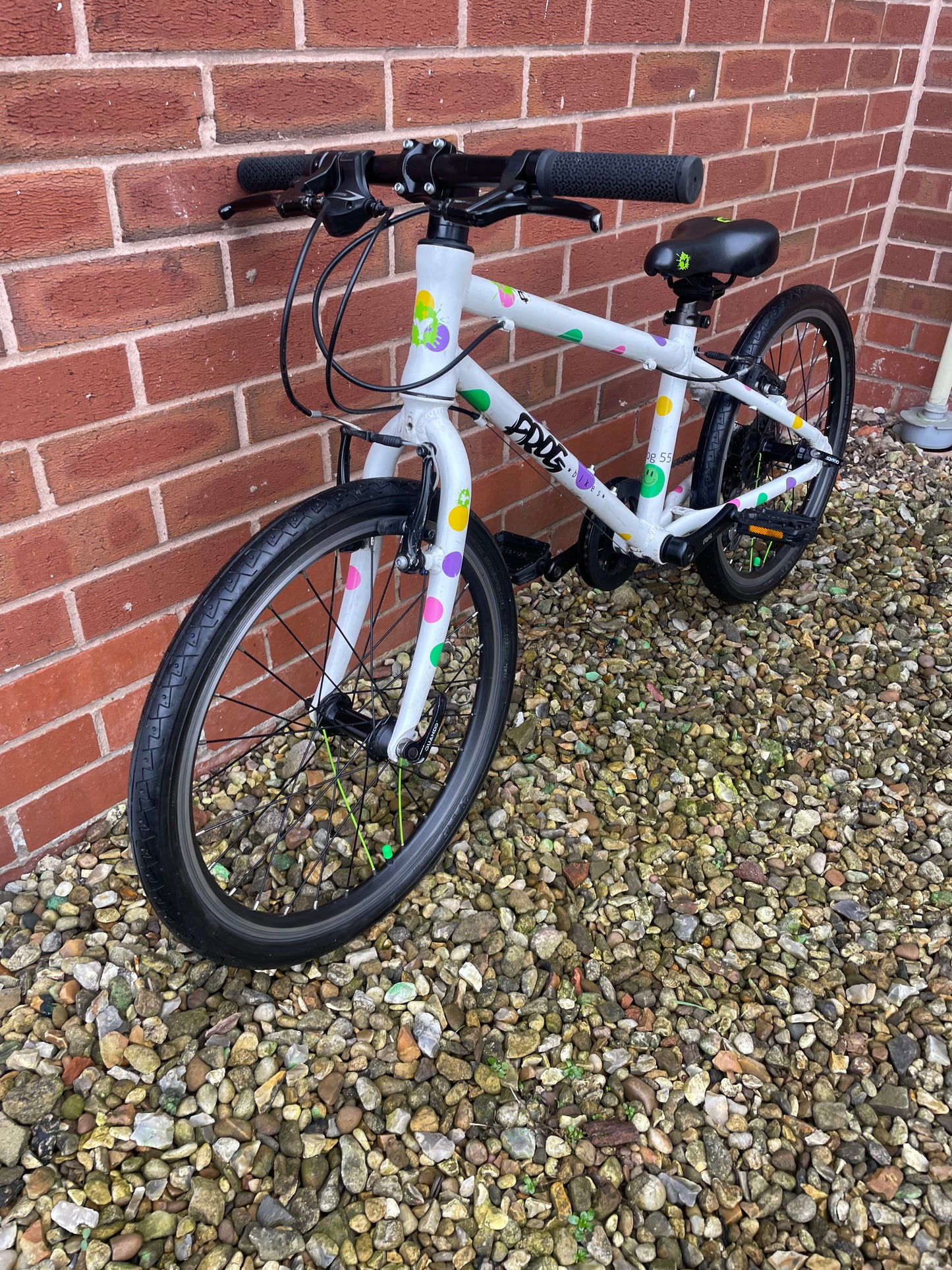 A Pre Loved Frog Bike For Sale, White/Spotty Frog 55, 20” wheels, 8 Speed, V brakes, very lightweight, fully serviced, nationwide delivery is available.