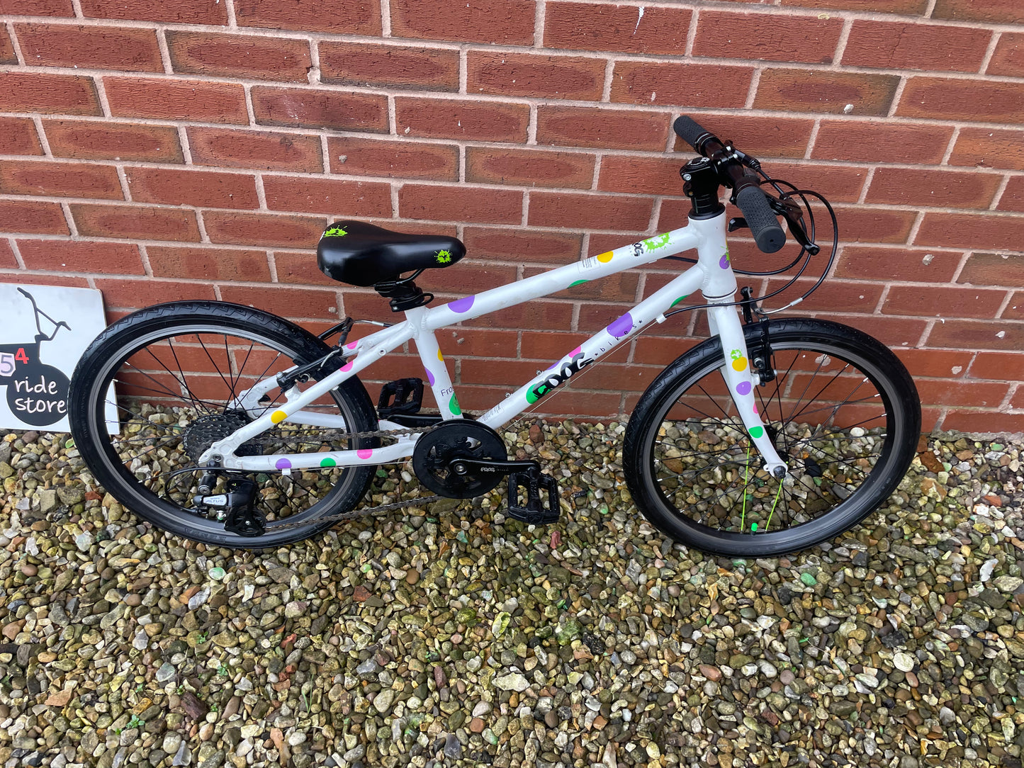 A Pre Loved Frog Bike For Sale, White/Spotty Frog 55, 20” wheels, 8 Speed, V brakes, very lightweight, fully serviced, nationwide delivery is available.