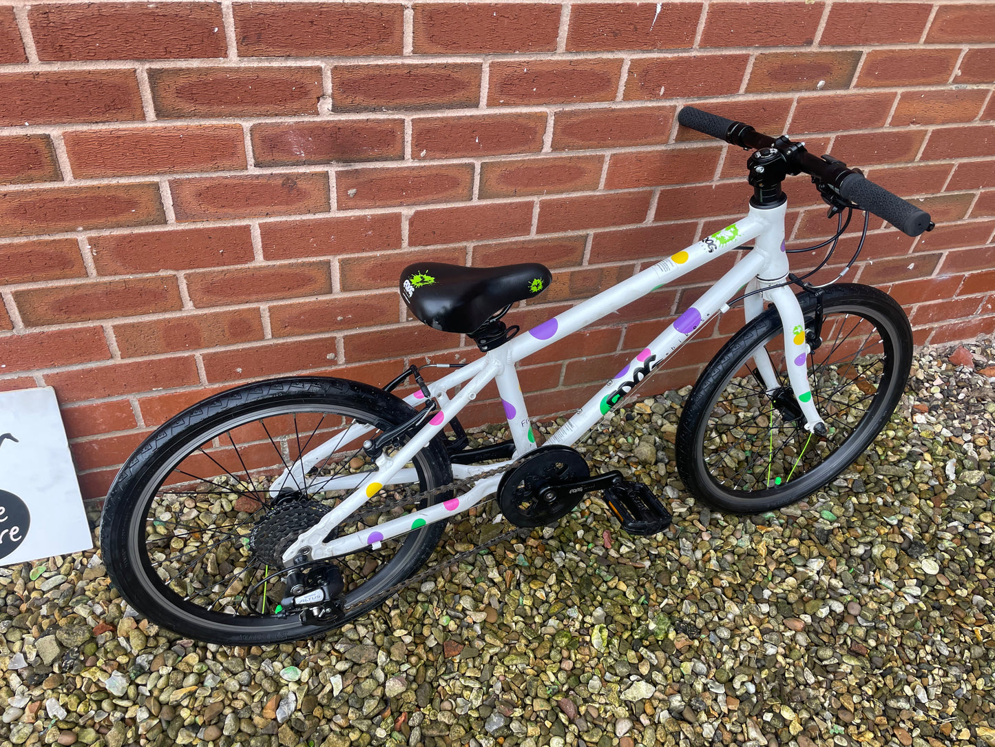 A Pre Loved Frog Bike For Sale, White/Spotty Frog 55, 20” wheels, 8 Speed, V brakes, very lightweight, fully serviced, nationwide delivery is available.