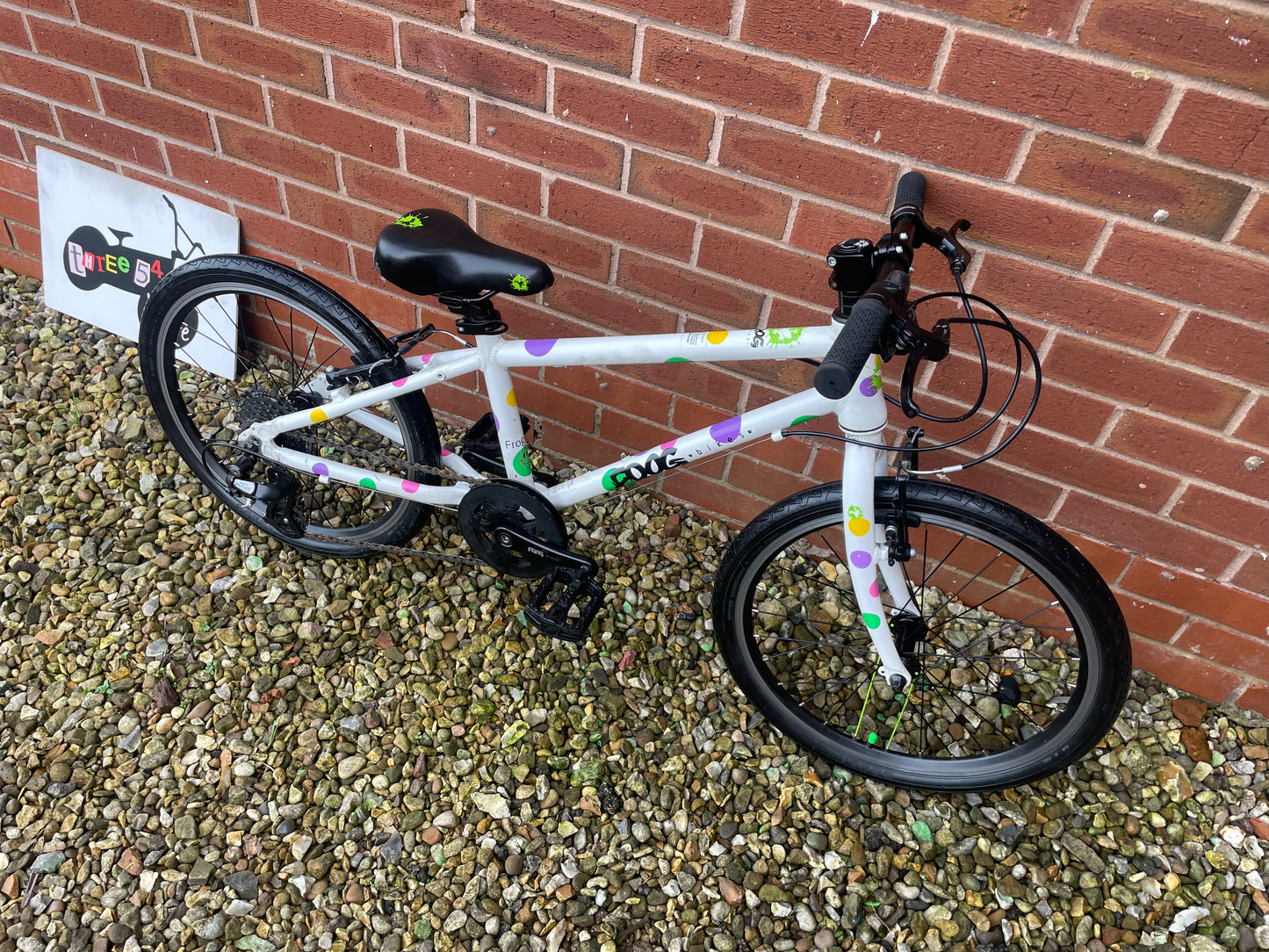 A Pre Loved Frog Bike For Sale, White/Spotty Frog 55, 20” wheels, 8 Speed, V brakes, very lightweight, fully serviced, nationwide delivery is available.