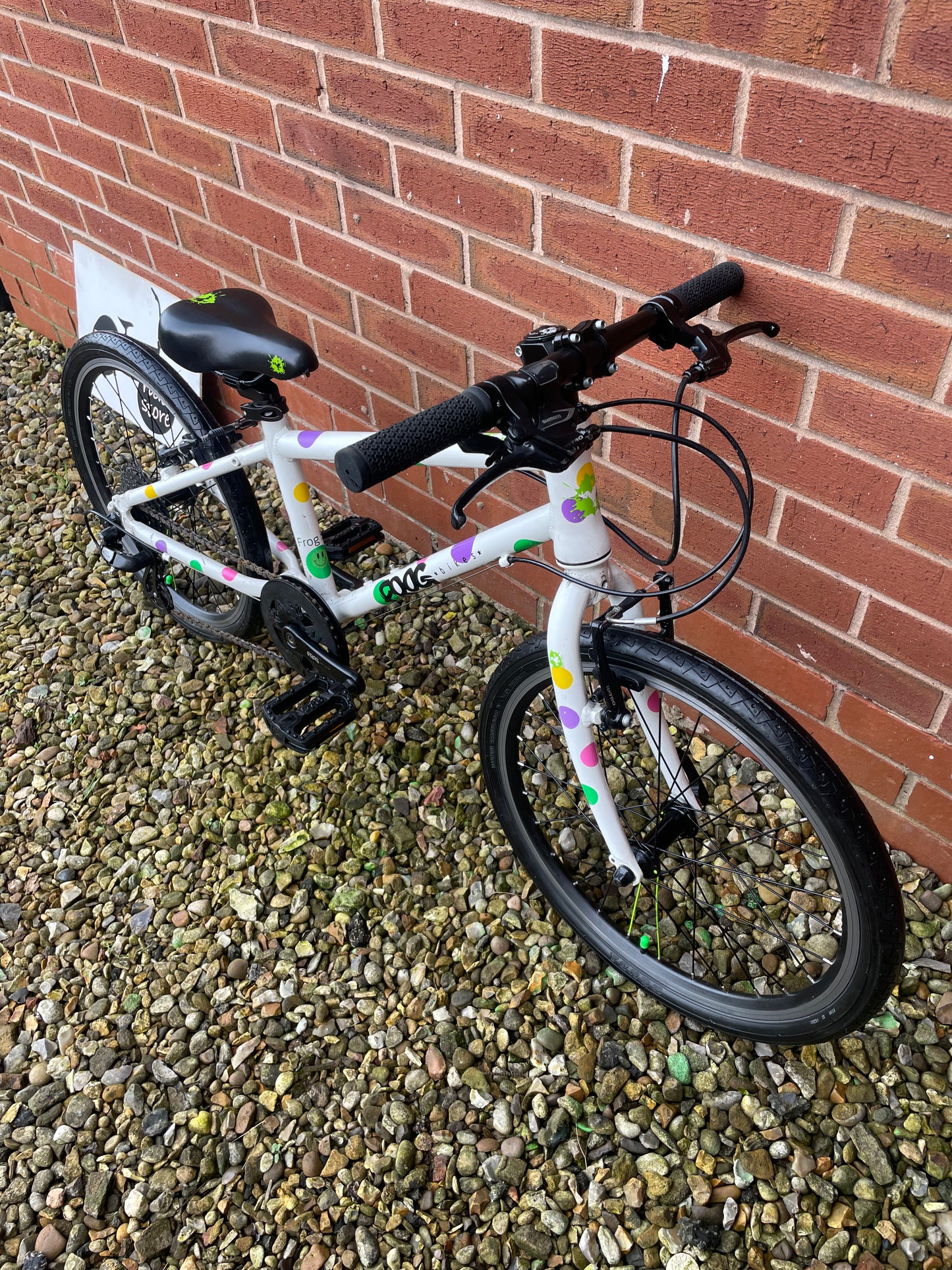 A Pre Loved Frog Bike For Sale, White/Spotty Frog 55, 20” wheels, 8 Speed, V brakes, very lightweight, fully serviced, nationwide delivery is available.