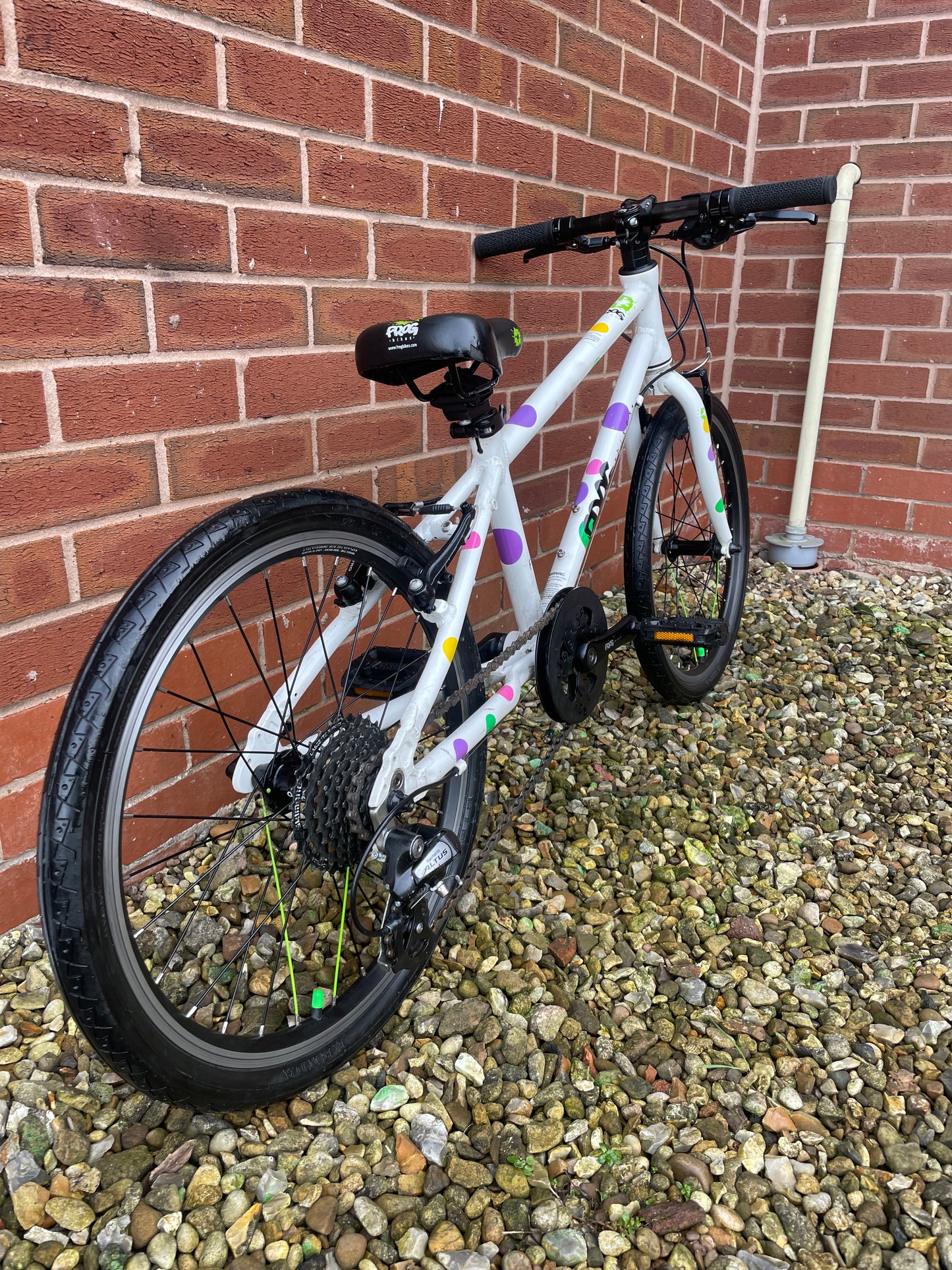 A Pre Loved Frog Bike For Sale, White/Spotty Frog 55, 20” wheels, 8 Speed, V brakes, very lightweight, fully serviced, nationwide delivery is available.