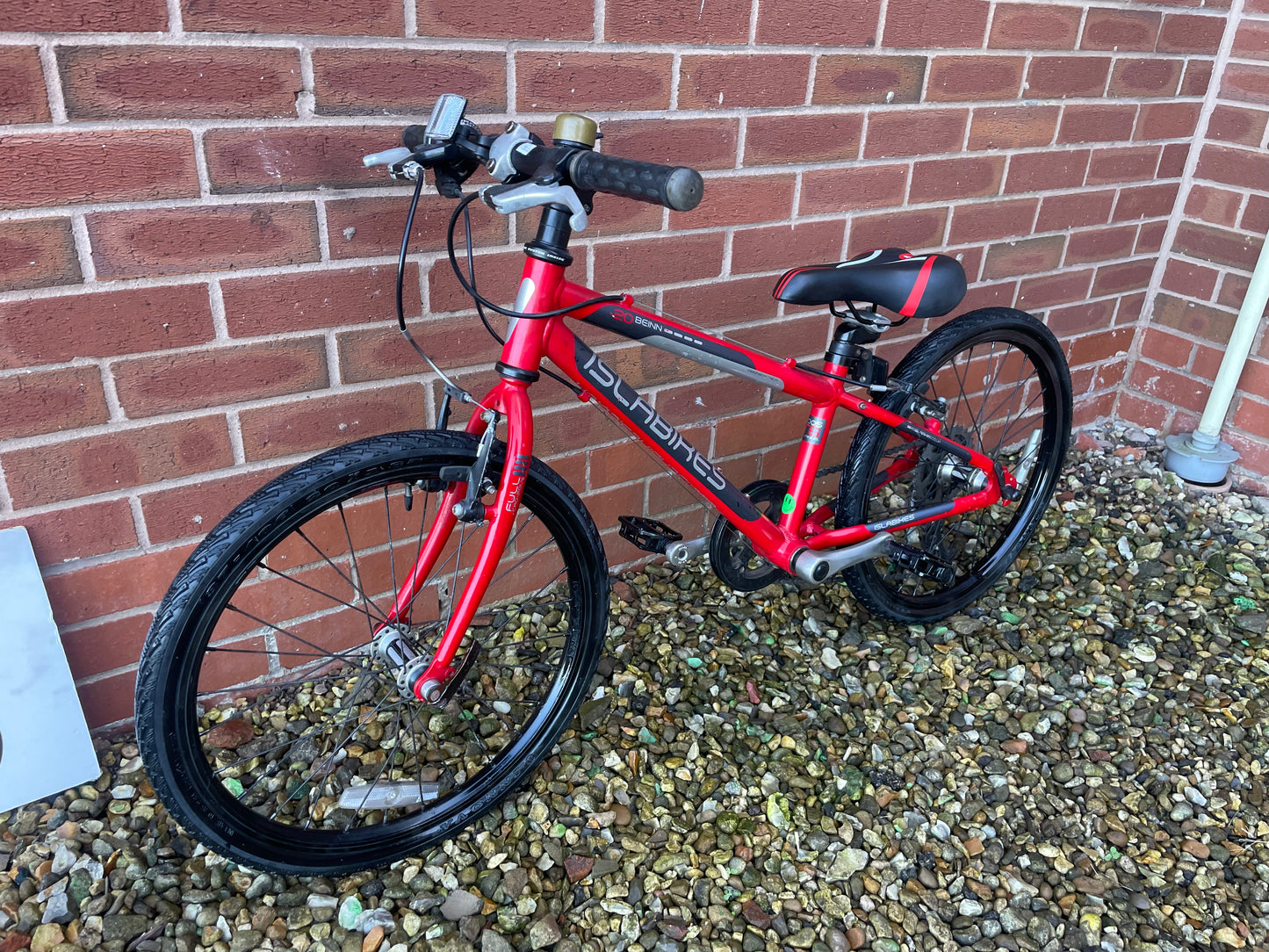 A Pre Loved Isla Bike For Sale, Red Isla Beinn 20S, 20” wheels, 8 speed, V brakes, very lightweight, nationwide delivery is available.