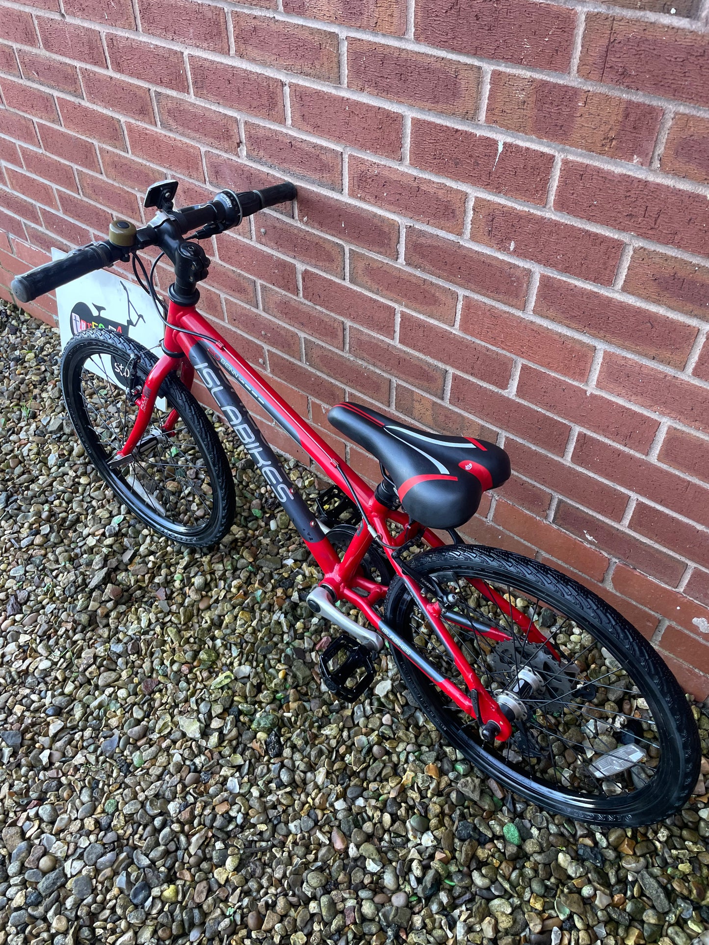 A Pre Loved Isla Bike For Sale, Red Isla Beinn 20S, 20” wheels, 8 speed, V brakes, very lightweight, nationwide delivery is available.