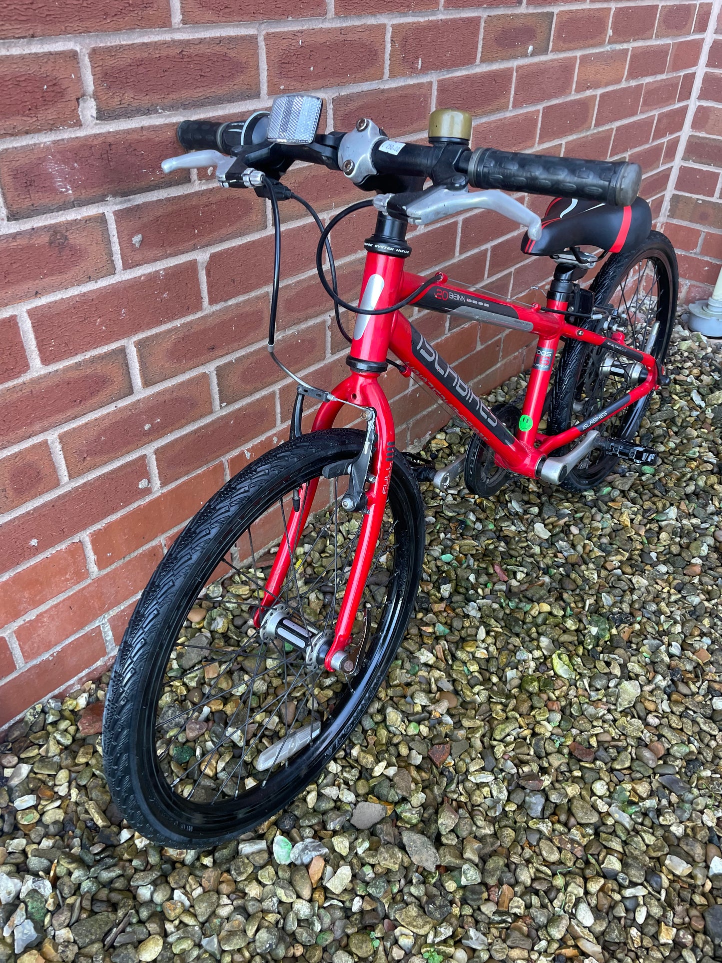 A Pre Loved Isla Bike For Sale, Red Isla Beinn 20S, 20” wheels, 8 speed, V brakes, very lightweight, nationwide delivery is available.