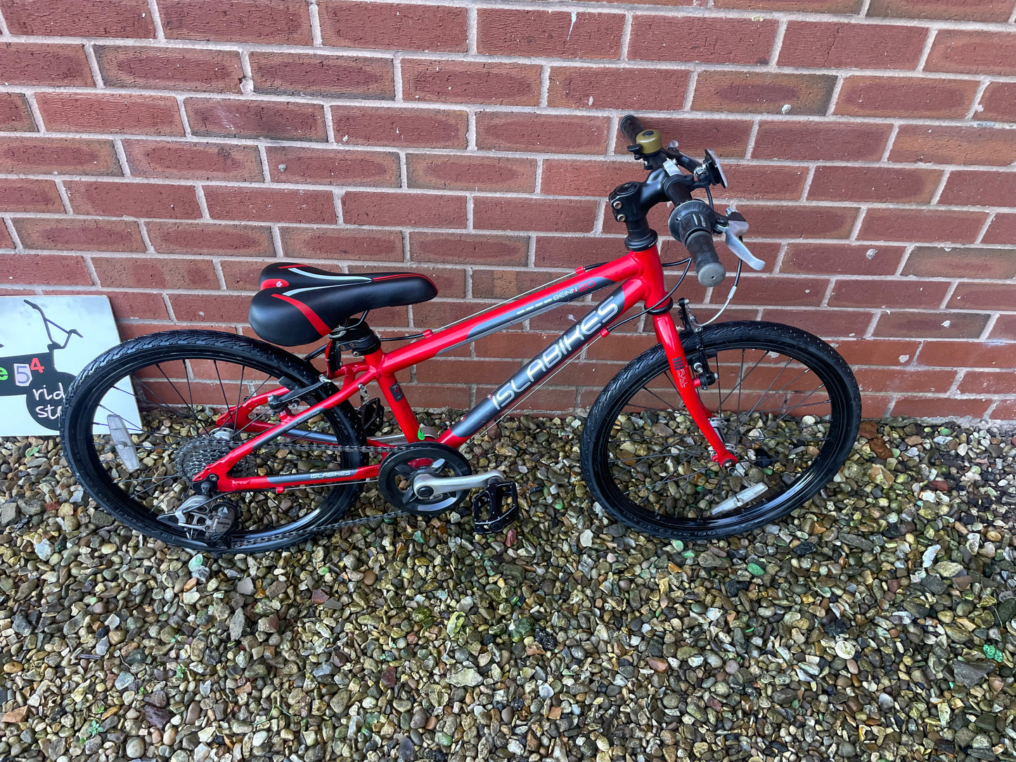 A Pre Loved Isla Bike For Sale, Red Isla Beinn 20S, 20” wheels, 8 speed, V brakes, very lightweight, nationwide delivery is available.