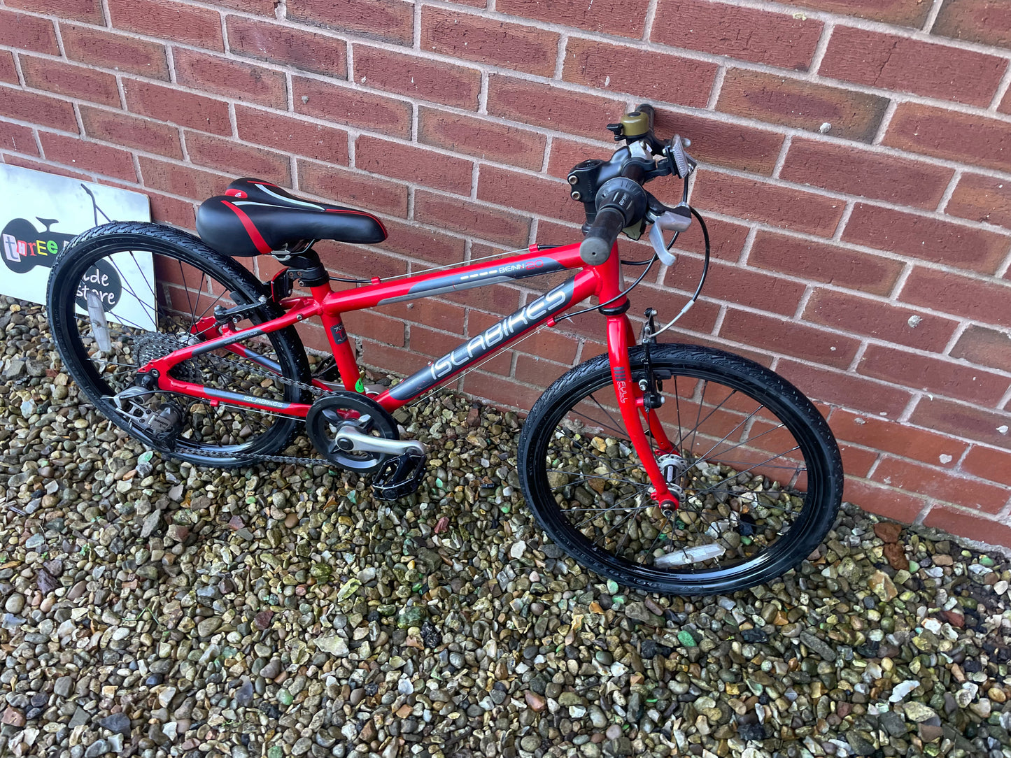 A Pre Loved Isla Bike For Sale, Red Isla Beinn 20S, 20” wheels, 8 speed, V brakes, very lightweight, nationwide delivery is available.